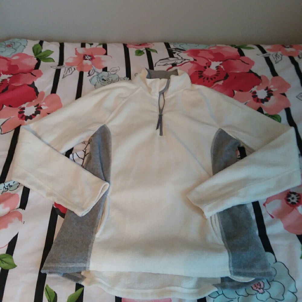 Long Sleeve Coller Neck Throwover (Size Large)